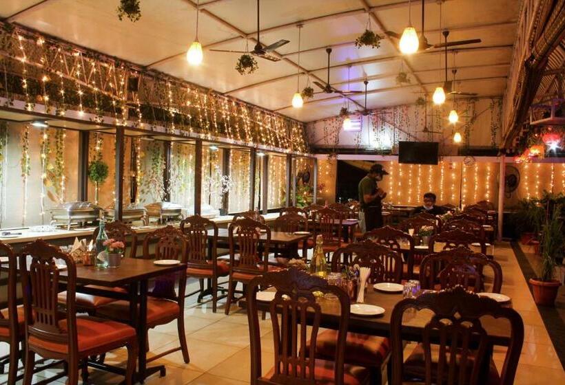 בית מלון כפרי Regenta Place The Emerald