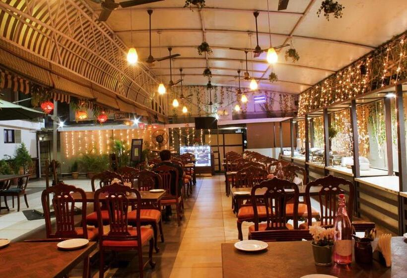 בית מלון כפרי Regenta Place The Emerald