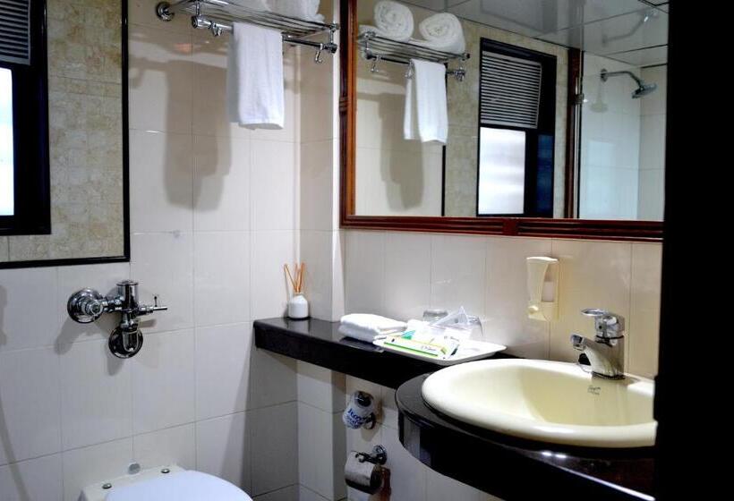 בית מלון כפרי Regenta Place The Emerald