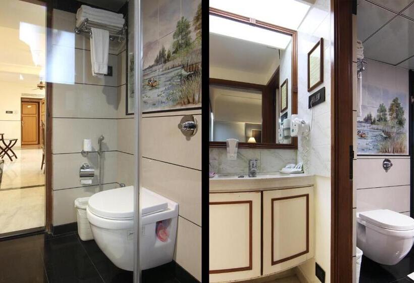 בית מלון כפרי Regenta Place The Emerald