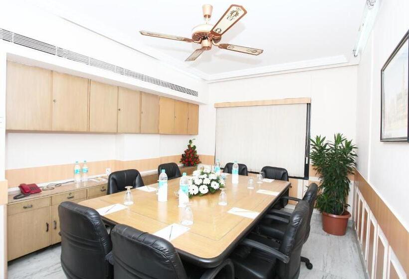 בית מלון כפרי Regenta Place The Emerald