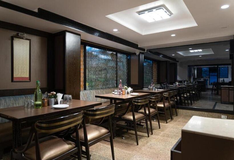 בית מלון כפרי Regenta Place The Emerald