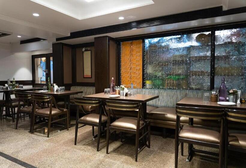 בית מלון כפרי Regenta Place The Emerald