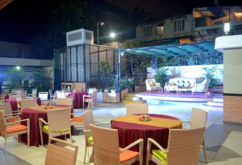 בית מלון כפרי Regenta Place The Emerald