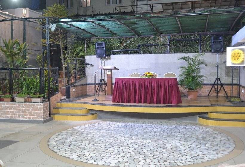 בית מלון כפרי Regenta Place The Emerald