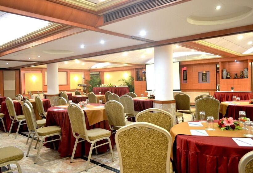 בית מלון כפרי Regenta Place The Emerald