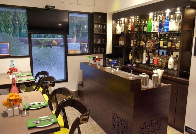 בית מלון כפרי Regenta Place The Emerald