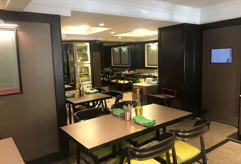 בית מלון כפרי Regenta Place The Emerald