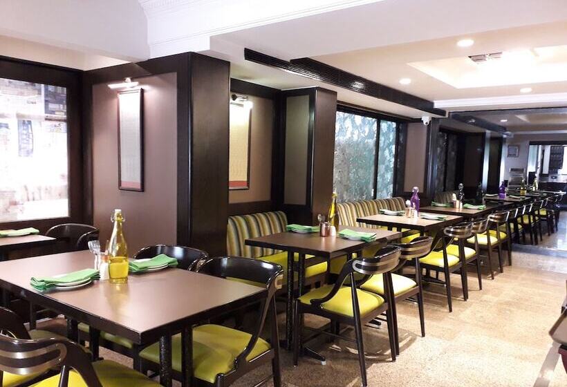 בית מלון כפרי Regenta Place The Emerald