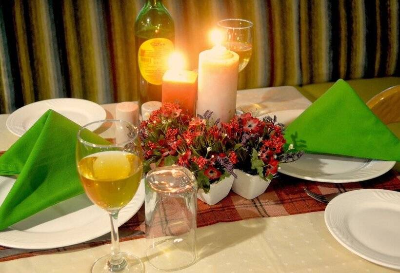 בית מלון כפרי Regenta Place The Emerald