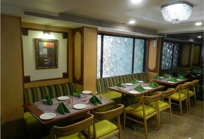 בית מלון כפרי Regenta Place The Emerald