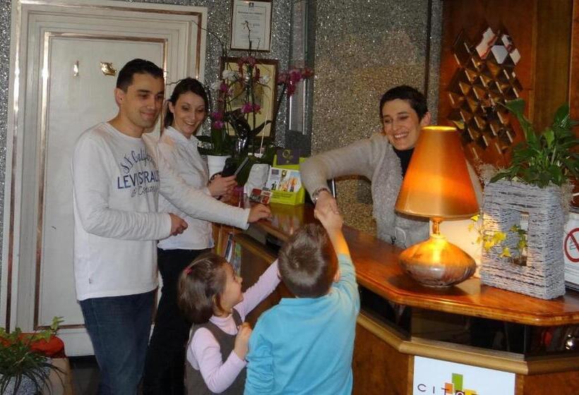 酒店 Restaurant Les Pins Logis