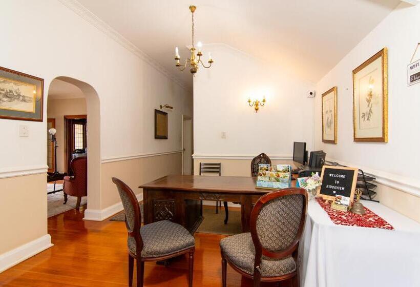 Отель Ridgeview Lodge