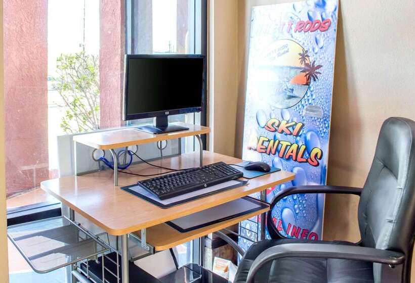 هتل Rodeway Inn & Suites