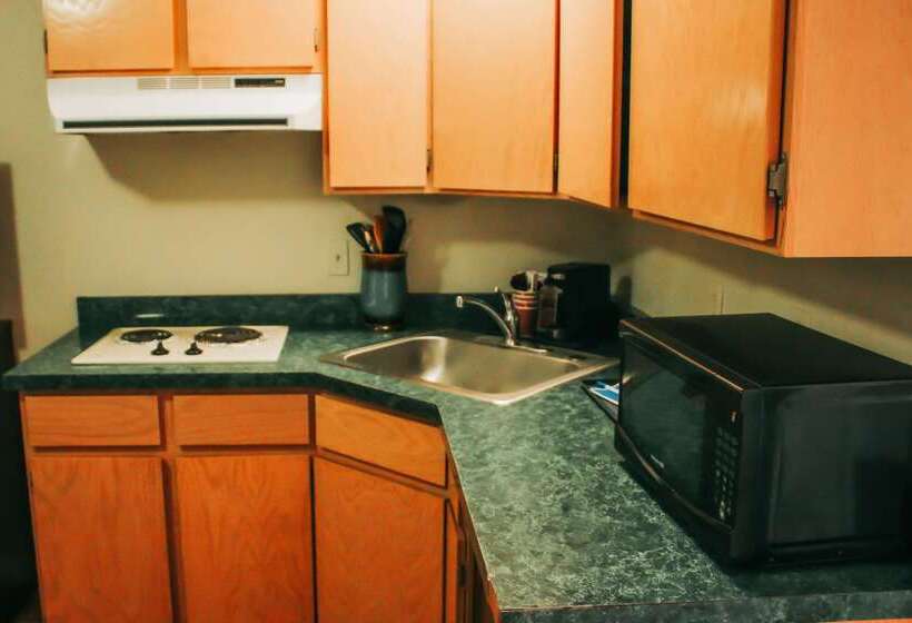 هتل Rodeway Inn & Suites