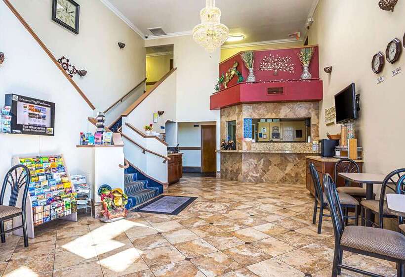 هتل Rodeway Inn & Suites