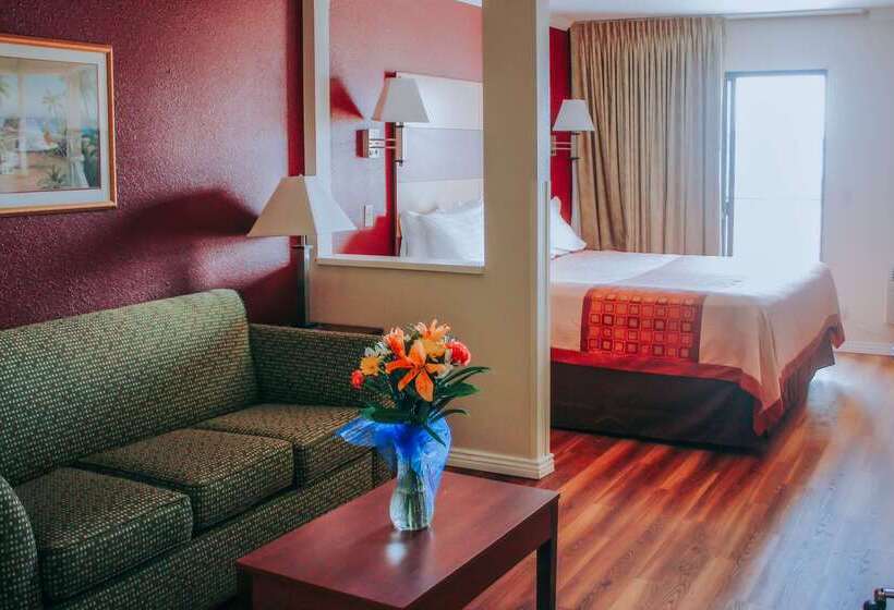 هتل Rodeway Inn & Suites