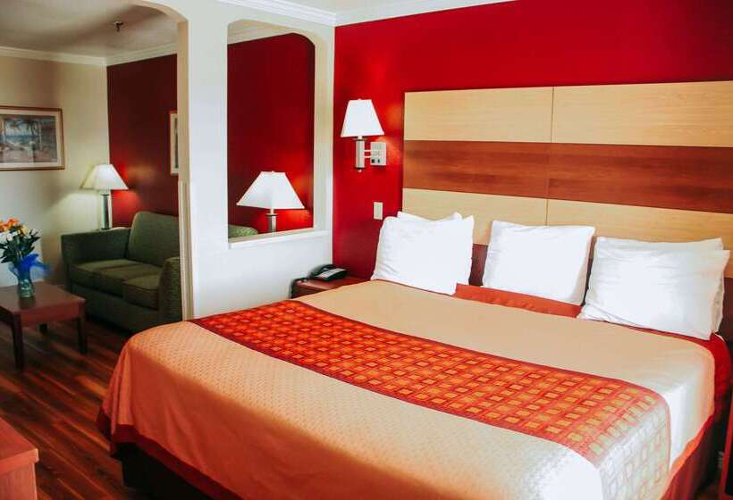 هتل Rodeway Inn & Suites