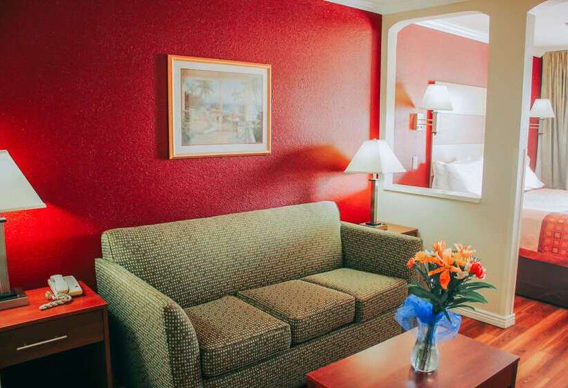 هتل Rodeway Inn & Suites