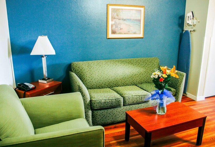 هتل Rodeway Inn & Suites