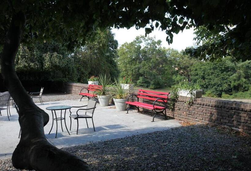 فندق Rutgers University Inn And Conference Center