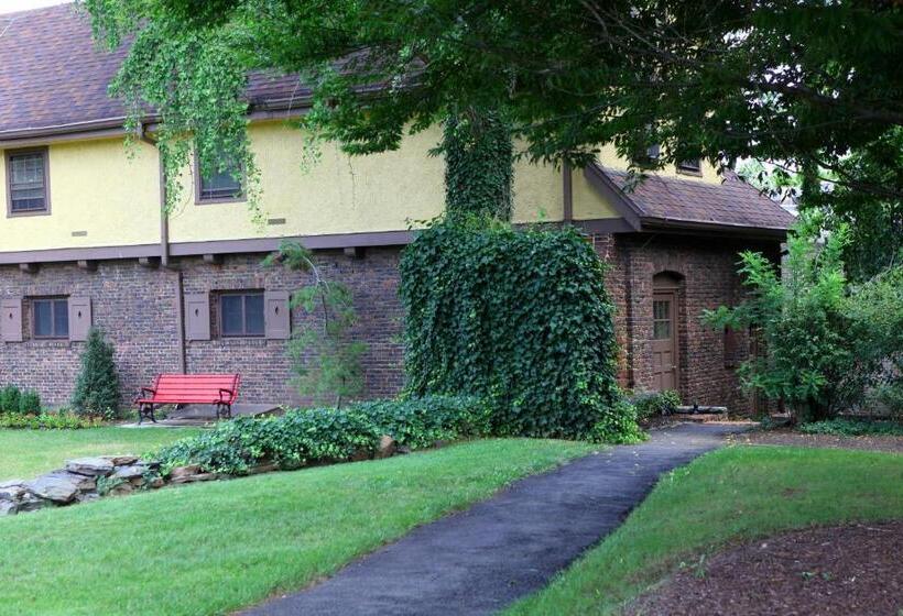 호텔 Rutgers University Inn And Conference Center