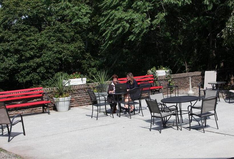 فندق Rutgers University Inn And Conference Center