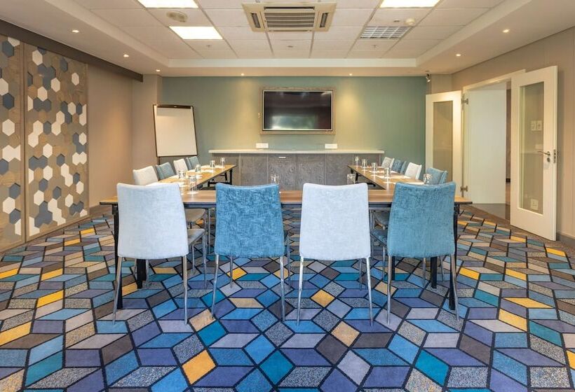 ホテル Stayeasy Mbombela