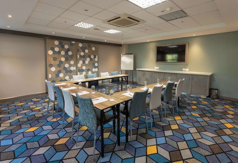 ホテル Stayeasy Mbombela