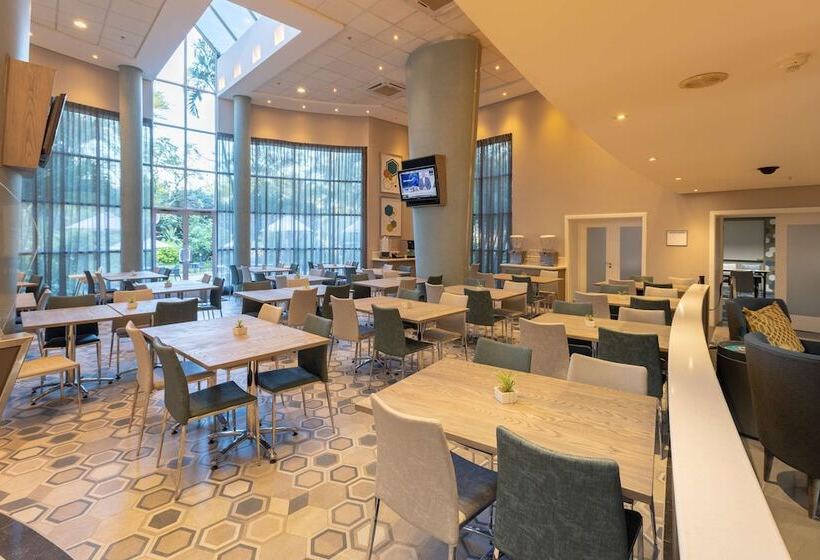 ホテル Stayeasy Mbombela