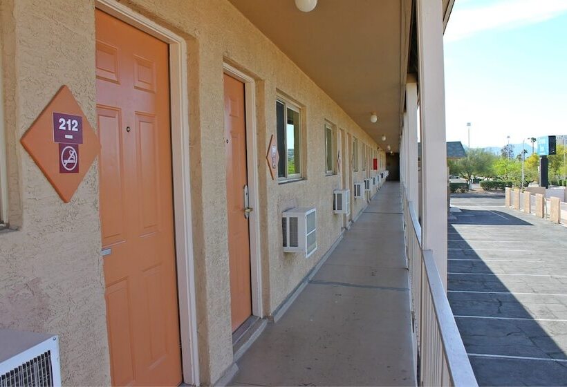 هتل Stone Inn Extended Stay U Of A