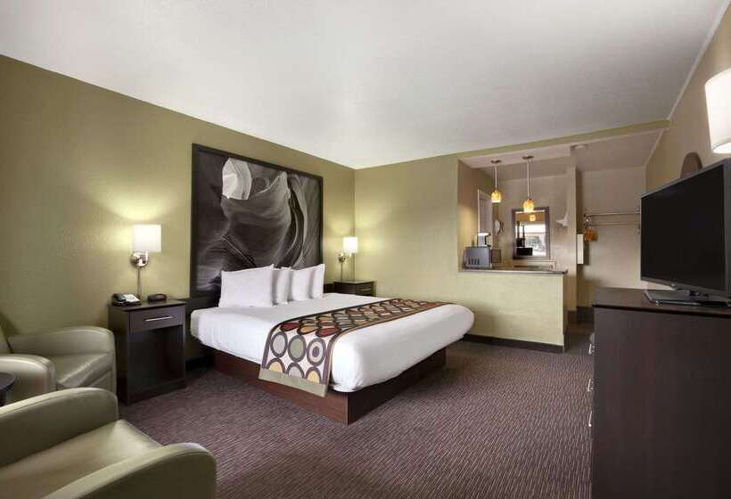 هتل Super 8 By Wyndham Nau/downtown Conference Center