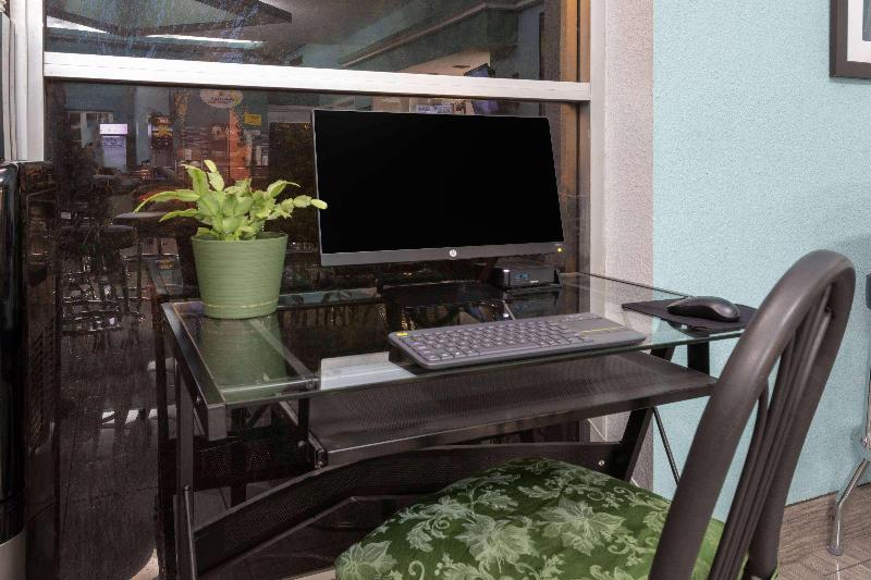 هتل Super 8 By Wyndham Nau/downtown Conference Center