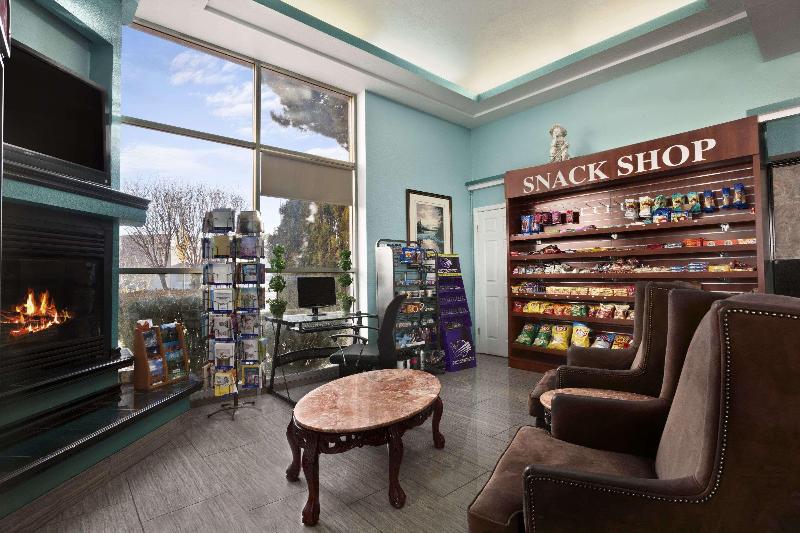 هتل Super 8 By Wyndham Nau/downtown Conference Center