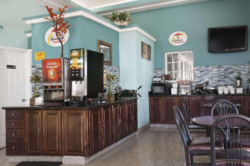 هتل Super 8 By Wyndham Nau/downtown Conference Center