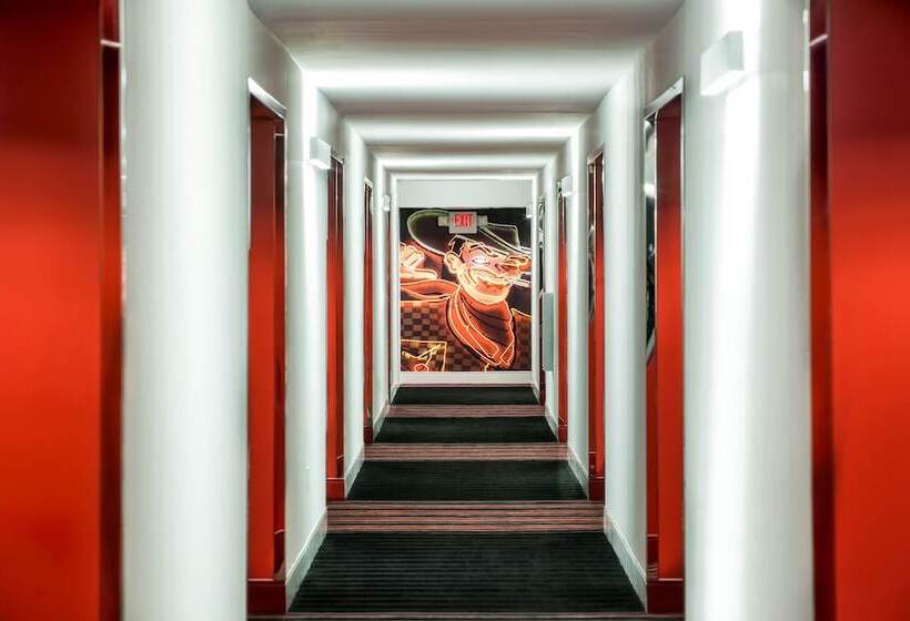 هتل The D Las Vegas