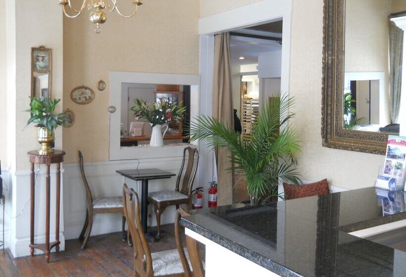 Отель Inn On Bellevue