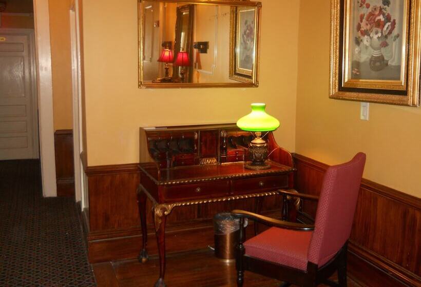 Отель Inn On Bellevue