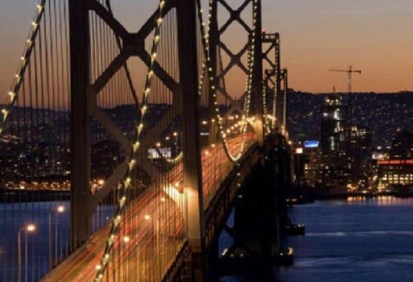 فندق The Monarch