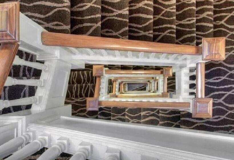 فندق The Monarch