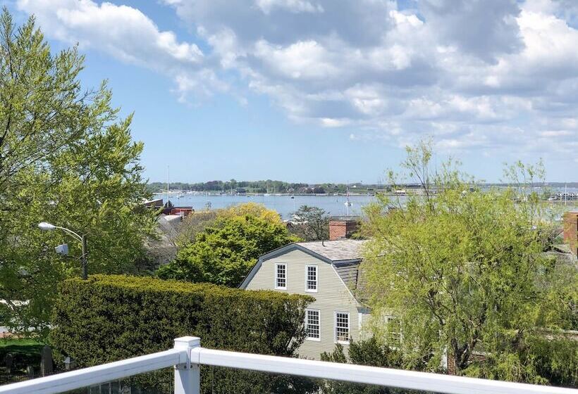 ホテル The Outlook Inn