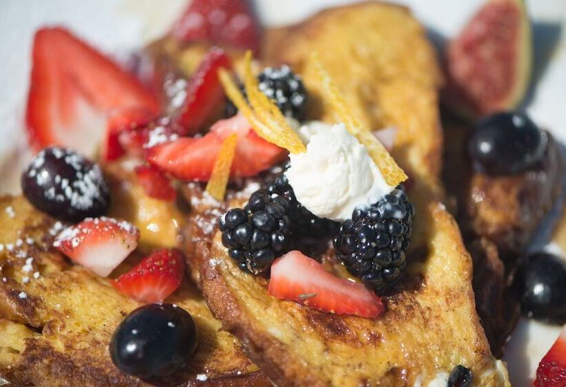 ホテル The Outlook Inn