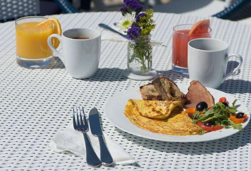 ホテル The Outlook Inn