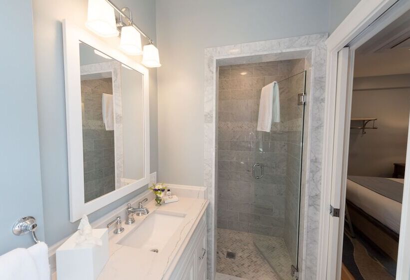 ホテル The Outlook Inn