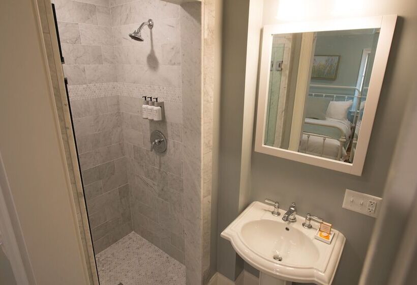 ホテル The Outlook Inn