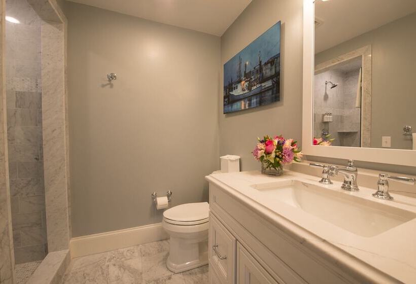 ホテル The Outlook Inn