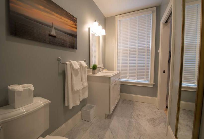 ホテル The Outlook Inn