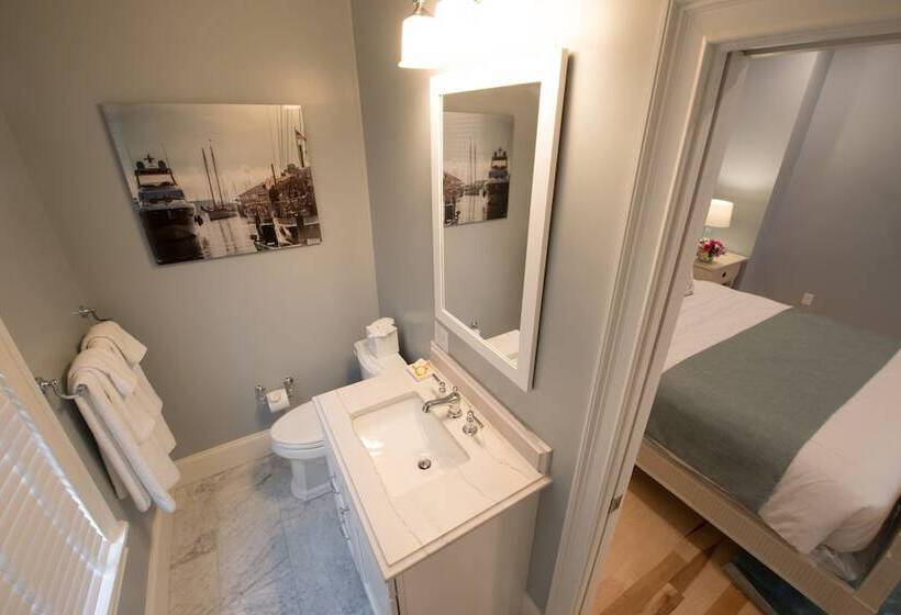 ホテル The Outlook Inn