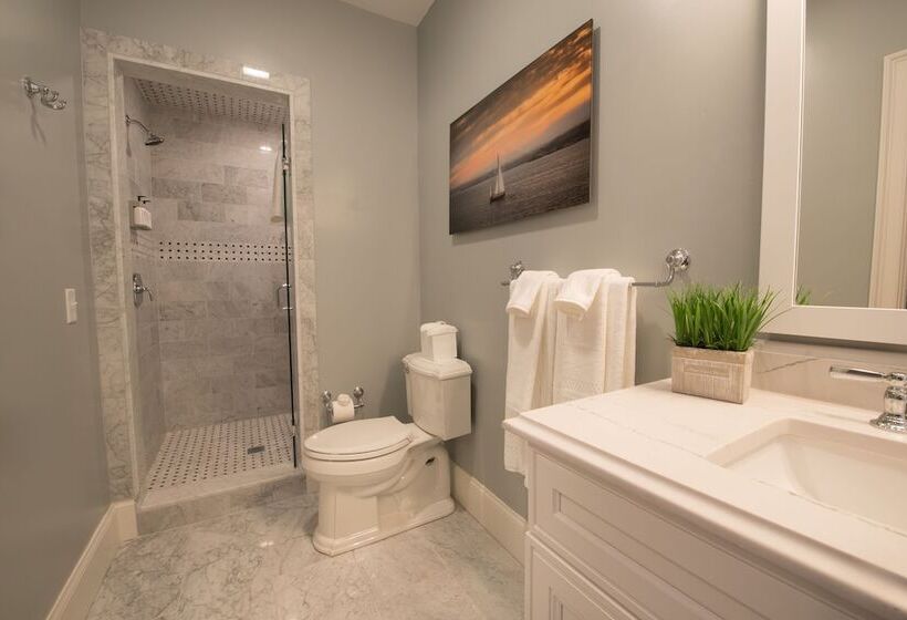 ホテル The Outlook Inn