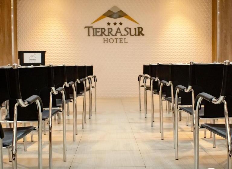 فندق Tierrasur